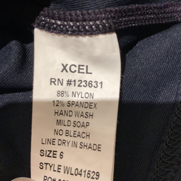 Women’s UVProtection swim top - Picture 4 of 4